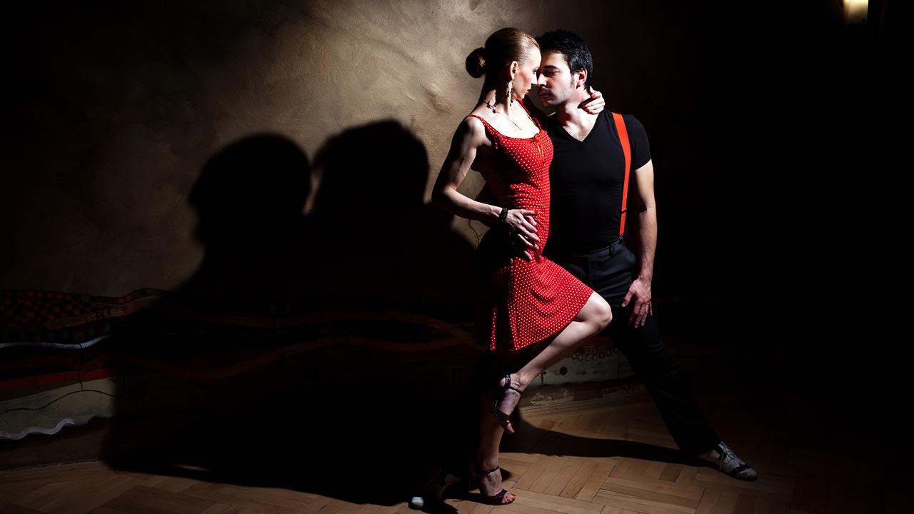Tango lernen- tolle Erfahrung für Pärchen - ein Tanzpärchen