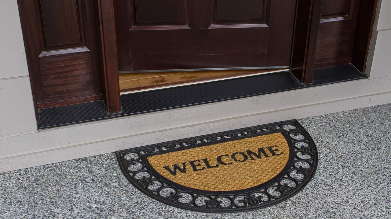 Dekotipps für die Haustüre - eine Fußmatte vor der Haustüre