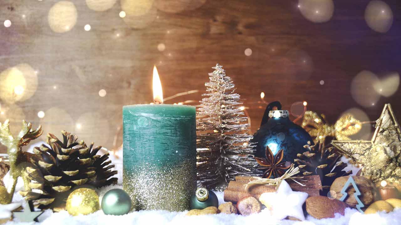 Weihnachtliche Deko für Zuhause - Kerzen und Zapfen
