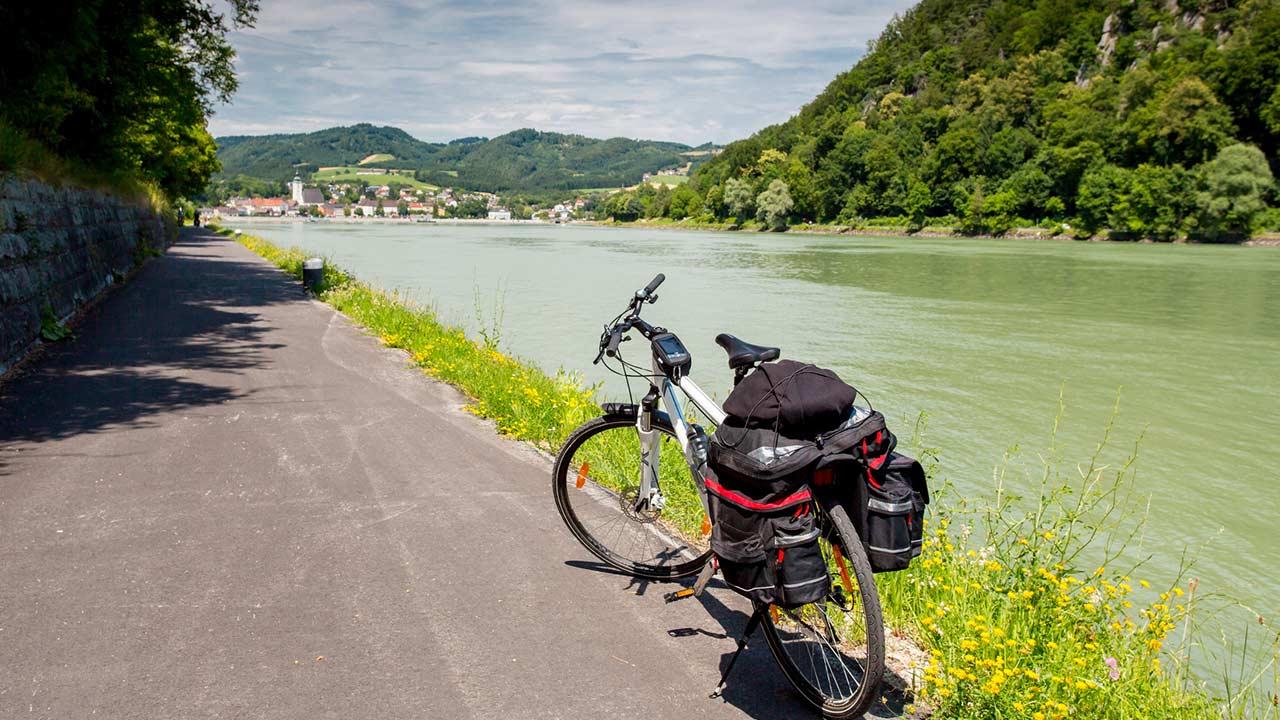 Fahrradtour an der Donau - Fahrrad an der Donau