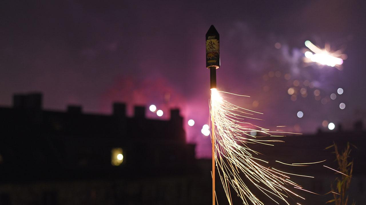Privates Feuerwerk im Garten - Vor- und Nachteile - Raketen Start