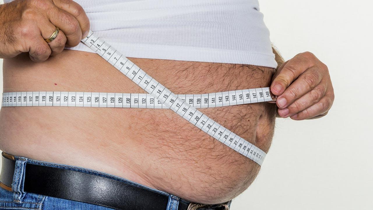 Weight Watchers - Motivation durch Abnehmen in der Gruppe - Bauch abmessen