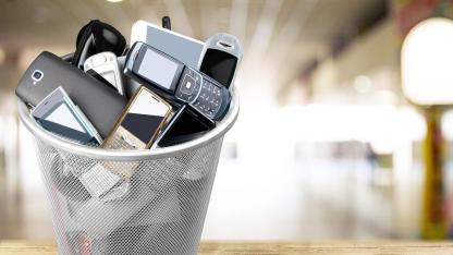 Verzicht aufs Handy zur Fastenzeit - Kübel voll Telefone