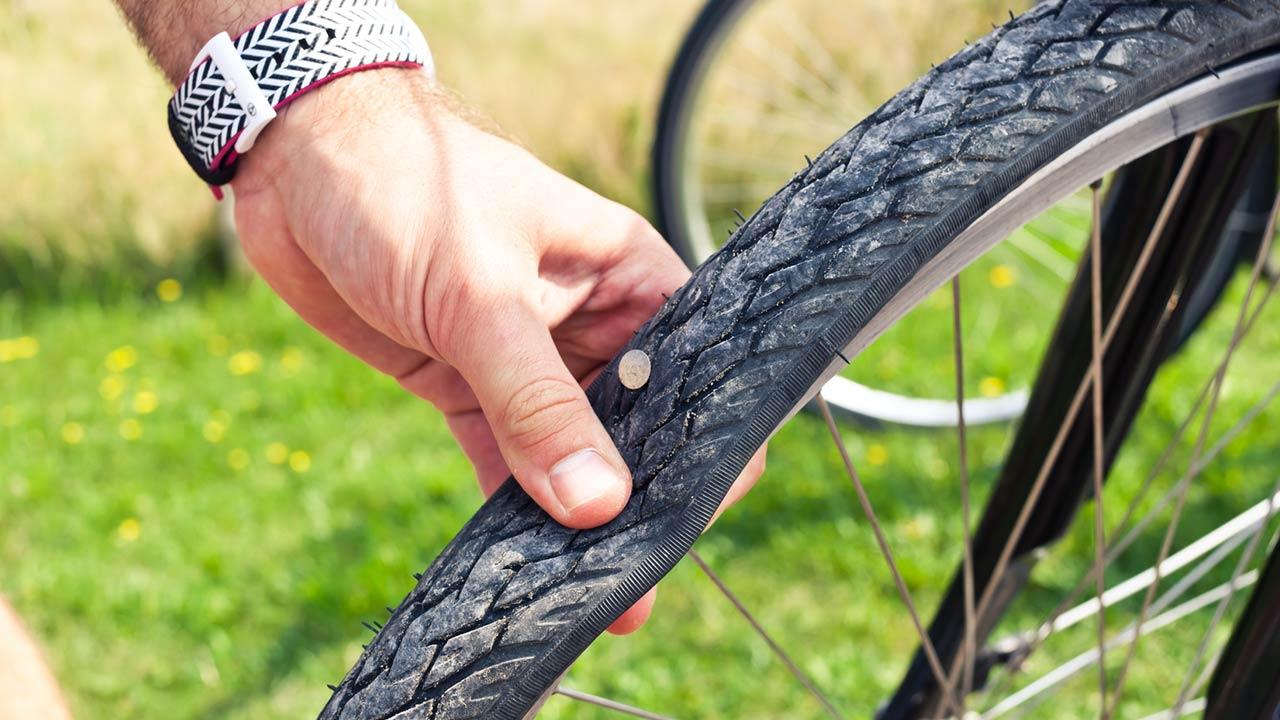 Fahrradreifen ohne Schlauch - Nagel im Reifen