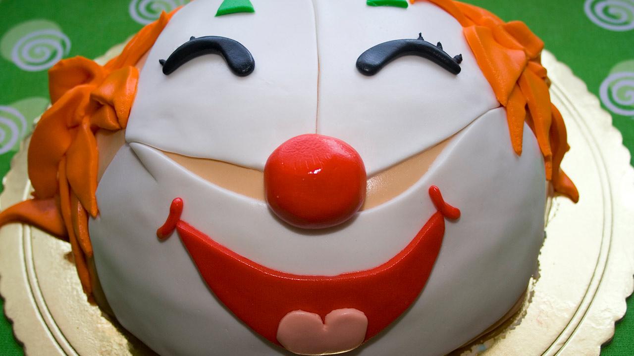 Das perfekte Kinderfasching Menü - ein Clownkuchen