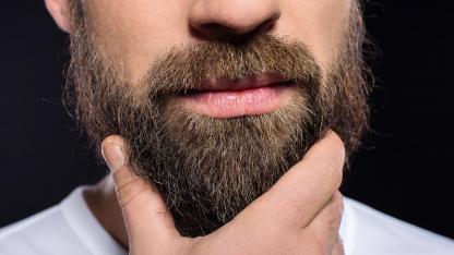 Die richtige Bartpflege im Winter - ein Mann mit einem Bart