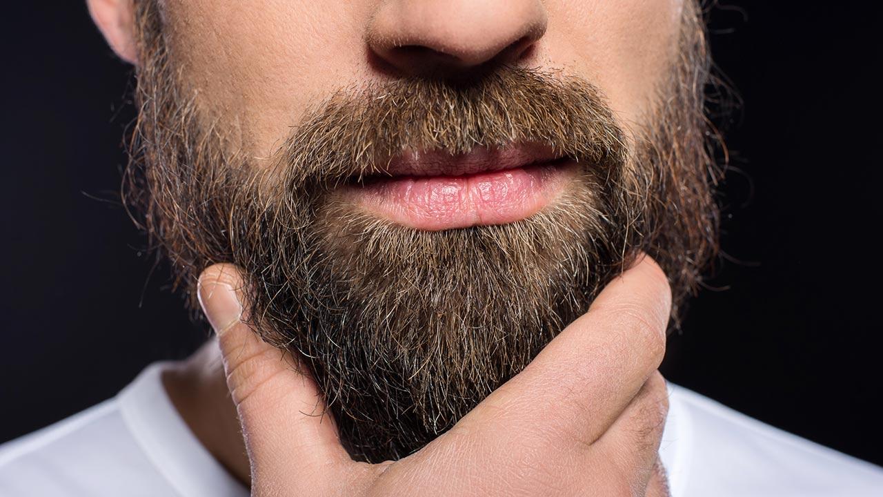 Die richtige Bartpflege im Winter - ein Mann mit einem Bart