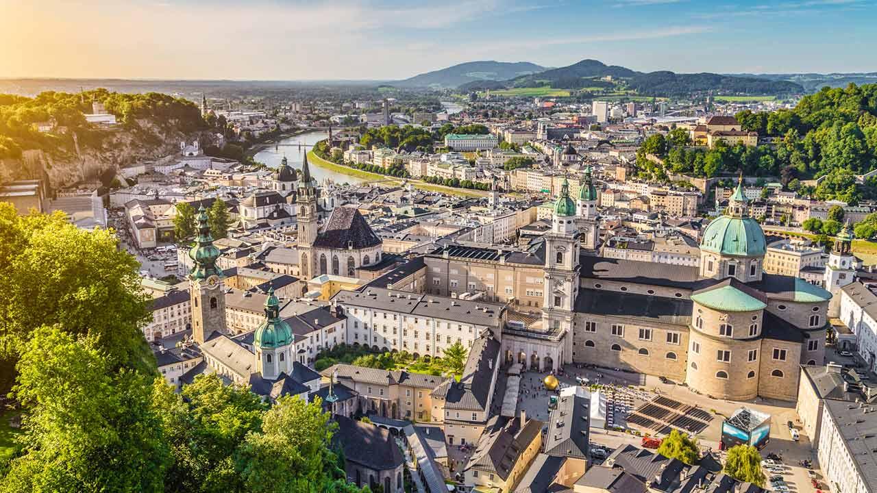 Frühlingssapziergang durch Salzburg Stadt - Panoramablick über Salzburg